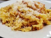 Una foto de macarrones carbonara