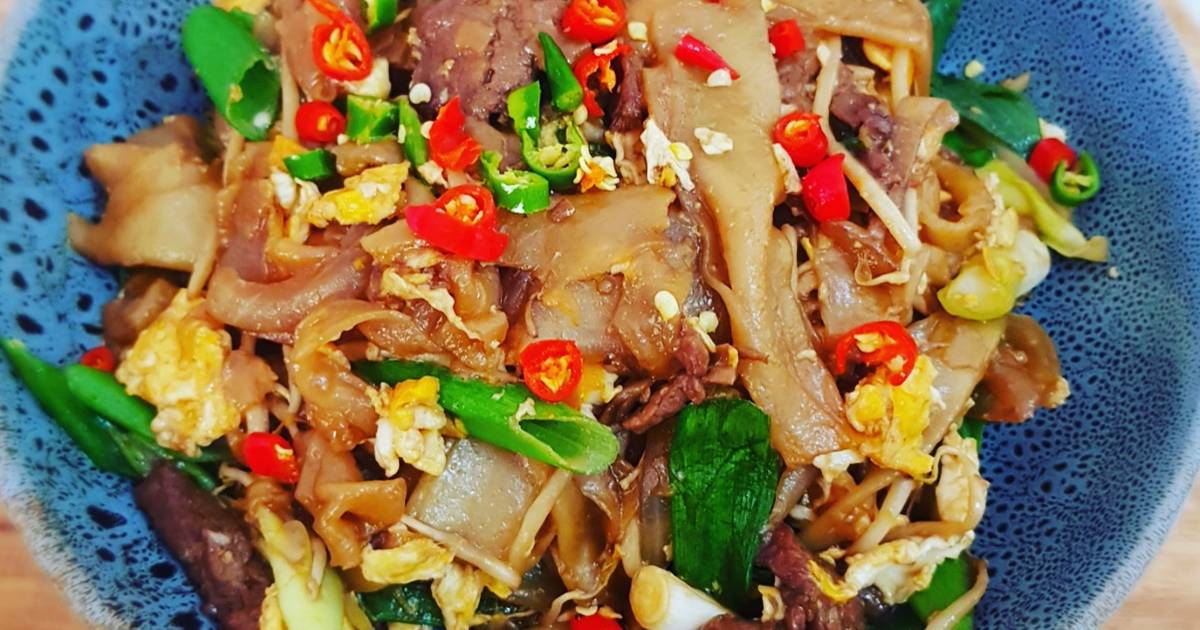 Stir Fried Beef with Flat Rice Noodles (Kwetiau Goreng sapi) Recipe by