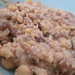 A picture of Lebanese Foul Mdammas (chickpea and fava bean breakfast).