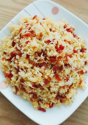 Hình của món Cơm chiên lạp xưởng.