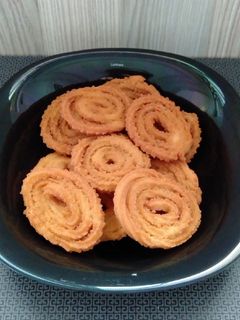 ચકરી (Chakri Recipe In Gujarati) રેસીપી મુખ્ય ફોટો