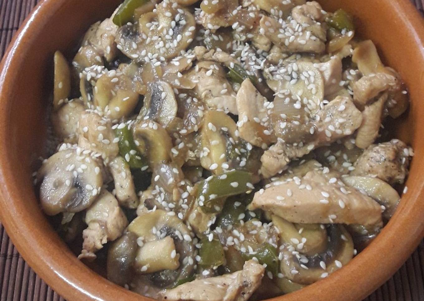 Pollo con soja y champiñones