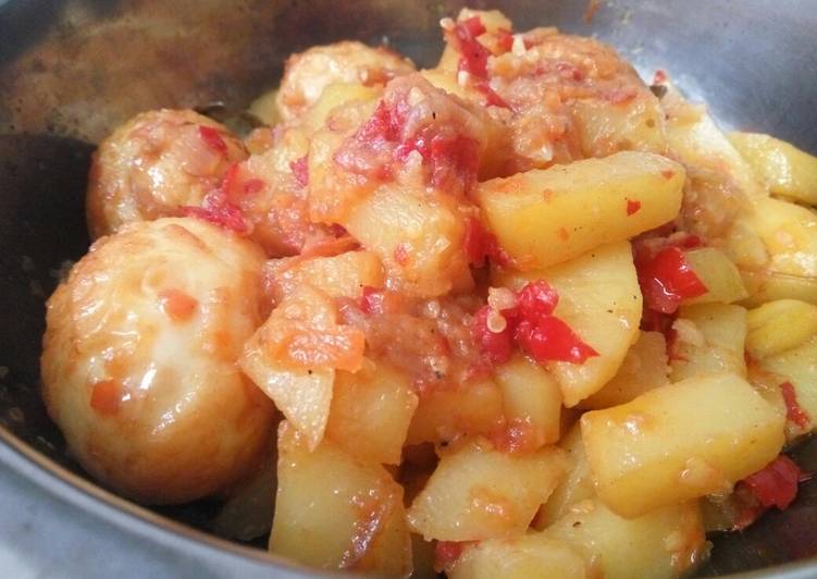 Cara Gampang Menyiapkan Balado kentang telur Anti Gagal