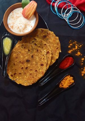 दाल विथ मसाला पराठा (Dal with masala paratha recipe in Hindi) रेसिपी मुख्य फोटो