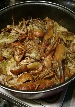 Una foto de Acamayas (langostinos de río) al ajo-mantequilla