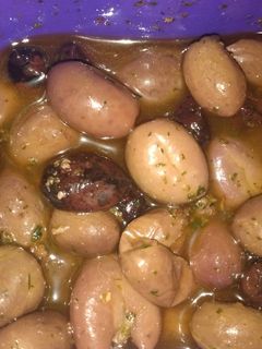صورة لوصفة طريقة رائعة لتثبيل الزيتون الأسود البلدي أو الزيتون المهرس 😋👍