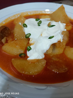 Una foto de Patatas con chorizo