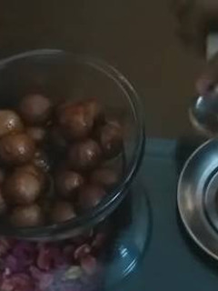 इंस्टेंट मुरमुरे के गुलाब जामुन (Instant murmure ke gulab jamun recipe in Hindi) रेसिपी मुख्य फोटो