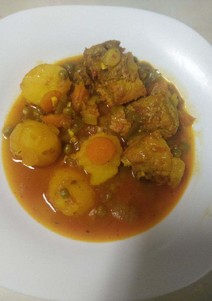 Una foto de Guiso de costilla con patatas