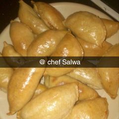 A picture of Baked Meat pies.