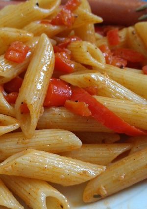 Una foto de Pasta + morrones🌶️ + ajo