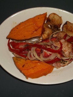 Una foto de Chuletitas de cerdo encebolladas al horno