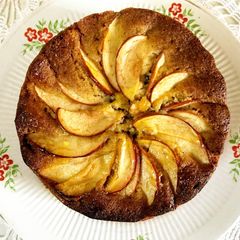 Apple Cinnamon Cake A picture of Apple Cinnamon Cake.