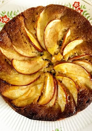 A picture of Apple Cinnamon Cake.