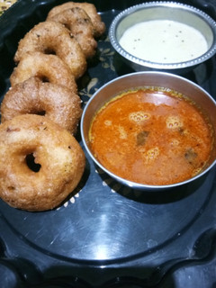 સાઉથ ઇન્ડિયન મેંદુ વડા રસમ(Medu Vada Recipe In Gujarati) રેસીપી મુખ્ય ફોટો