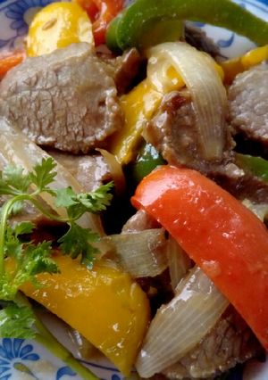 Hình của món Bò chiên lắc lư.