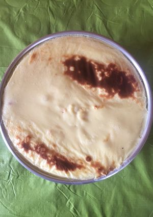 Una foto de Encerezado afrutillado küchen con crema casera
