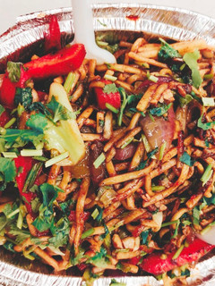 वेज स्पाइसी नूडल्स (veg spicy noodles recipe in Hindi) रेसिपी मुख्य फोटो