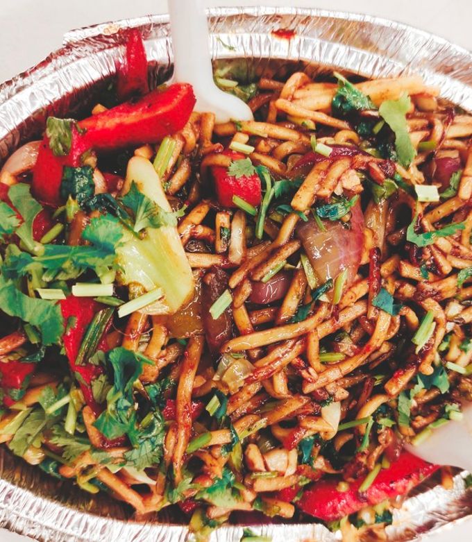 वेज स्पाइसी नूडल्स (veg spicy noodles recipe in Hindi) रेसिपी मुख्य फोटो