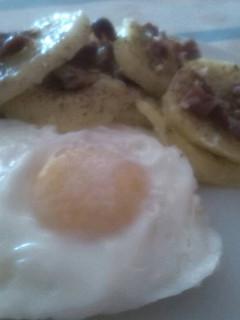 Una foto de Patatas con jamón y queso al microondas