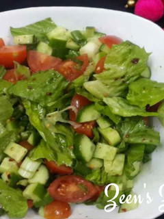 A picture of Italian Leafy Green Salad.
