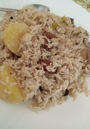 A picture of Aloo chicken pulao.