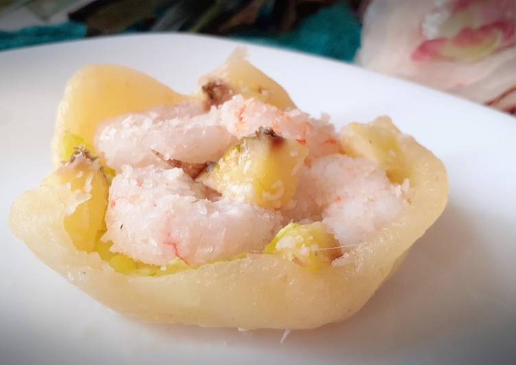 Cestini di grana con gamberi al cocco e ananas piastrato