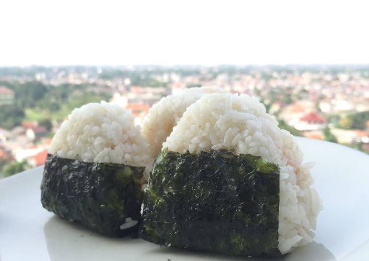 Resep Onigiri tuna mayo - super quick lunch box Lezat Sekali