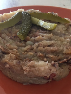 Una foto de Col con patata y butifarra negra. En mi tierra « trinxat de la cerdanya »