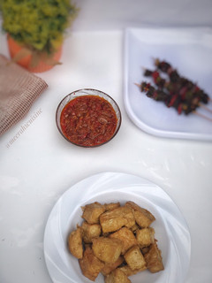 A picture of Awara (Tofu) and pepper sauce.