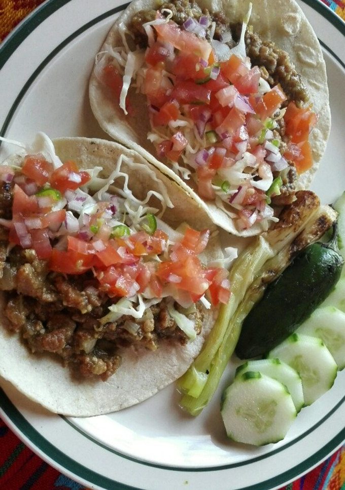 Una foto de Tacos de Chicharrón en salsa verde