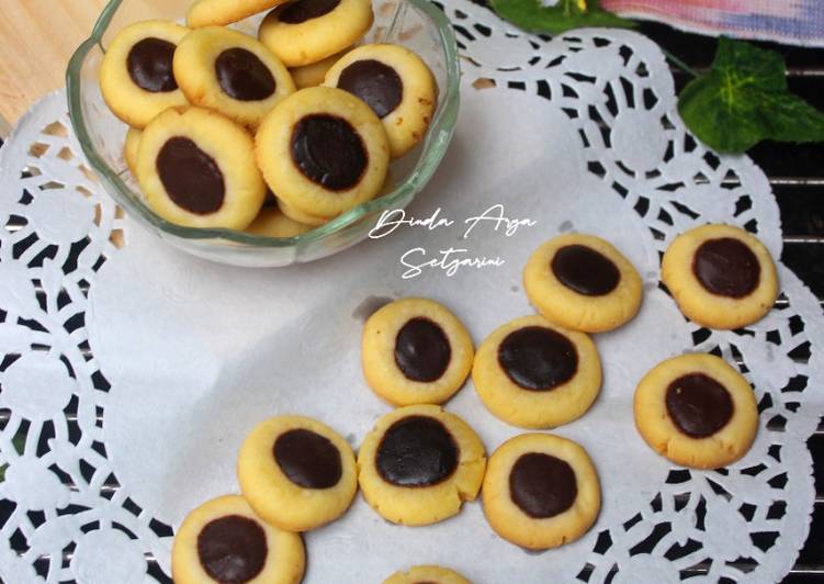 Resep Populer Thumbprint Cookies Selai Coklat (Teflon) | Kue Kering Lebaran Nikmat Lezat
