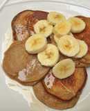 Pancakes de avena, plátano y mantequilla de cacahuate