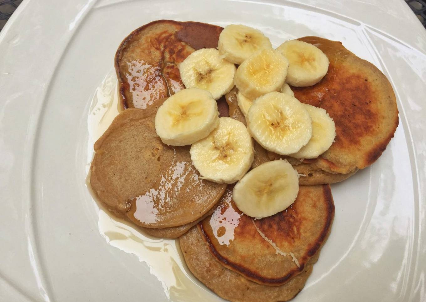 Pancakes de avena, plátano y mantequilla de cacahuate