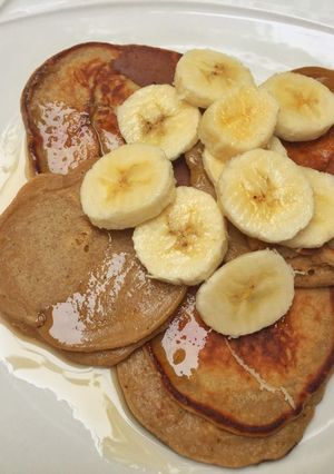 Una foto de Pancakes de avena, plátano y mantequilla de cacahuate