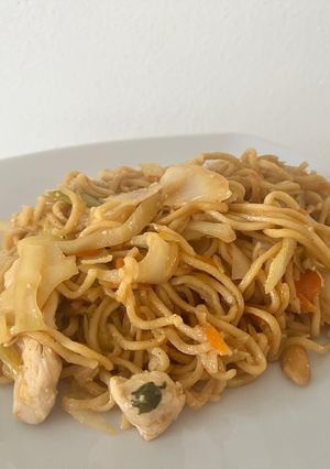 Kínai zöldséges tészta csirkemellel recept fotója