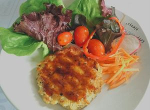 รูปของ สเต็กอกไก่บดพริกไทยดำออริกาโน่ ซอสเทอริยากิ