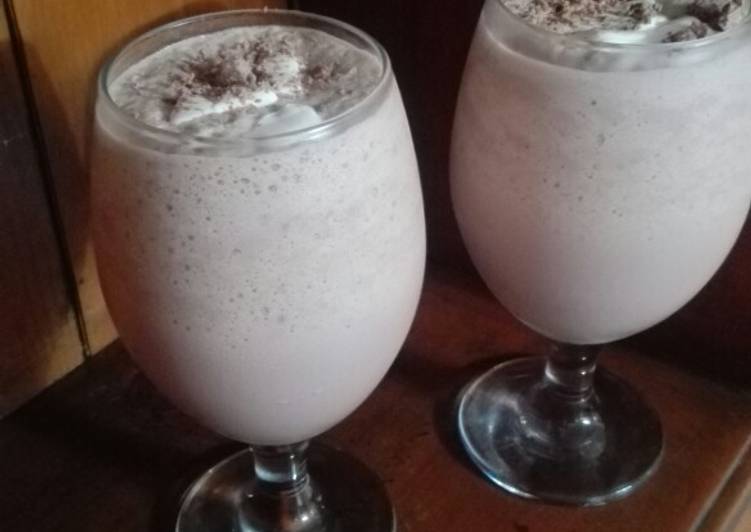 Peanut butter chocolate milkshake Peanut butter chocolate milkshake