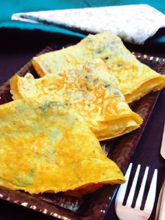 বেসন আর ডিমের চিলা (besan are dimer chila recipe in Bengali) রেসিপির প্রধান ছবি