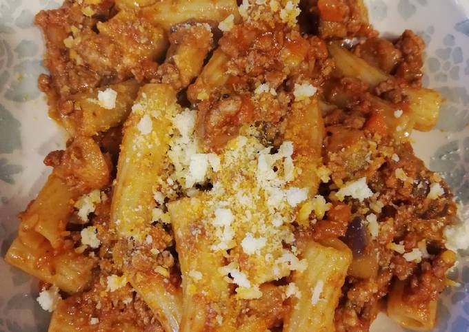 Rigatoni al ragù di melanzane