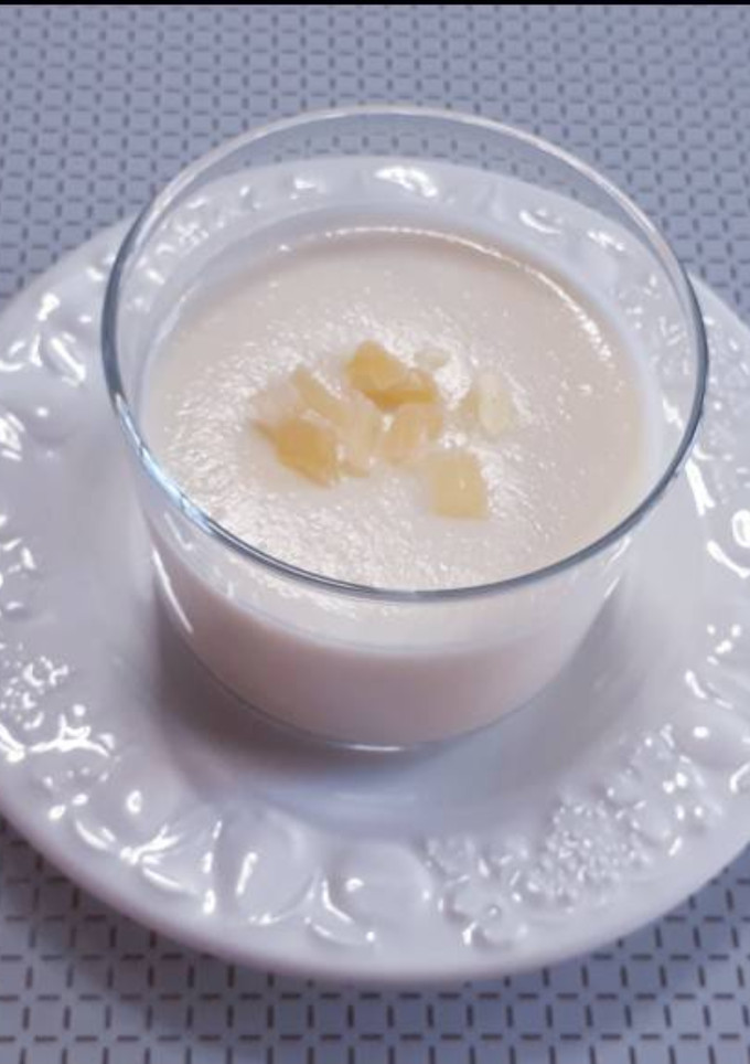 Una foto de 99. Panna cotta de piña