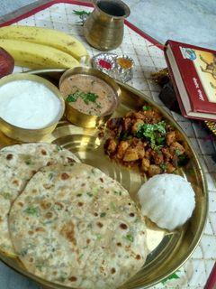 नवरात्रि व्रत की थाली(navratri vrat ki thali recipe in hindi) रेसिपी मुख्य फोटो