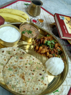 नवरात्रि व्रत की थाली(navratri vrat ki thali recipe in hindi) रेसिपी मुख्य फोटो