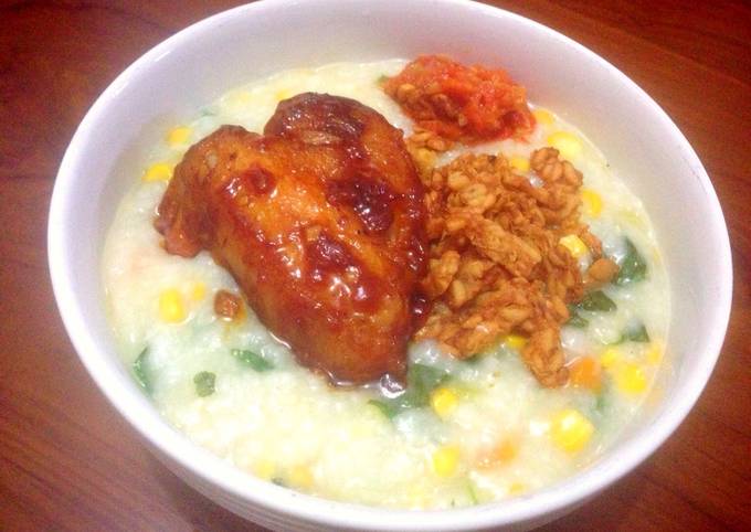 Bubur Manado dengan Spicy Chicken Wings dan Tempe Asin