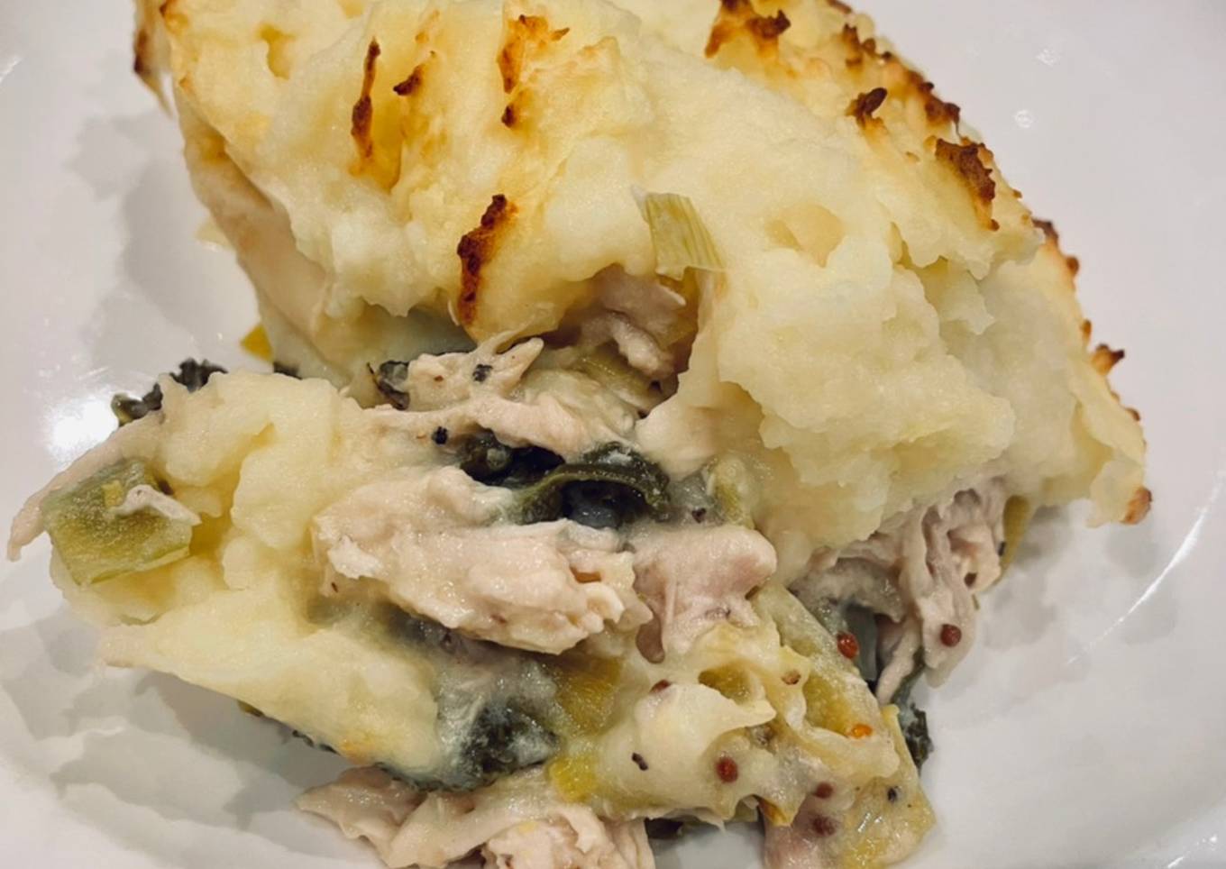 Leftover roast chicken and leek pie