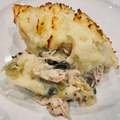 A picture of Leftover roast chicken and leek pie.