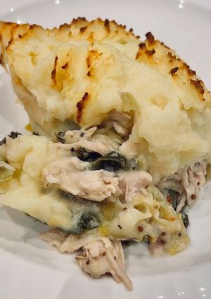 A picture of Leftover roast chicken and leek pie.