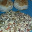 Huevos revueltos con chiles con queso y frijoles para el desayuno