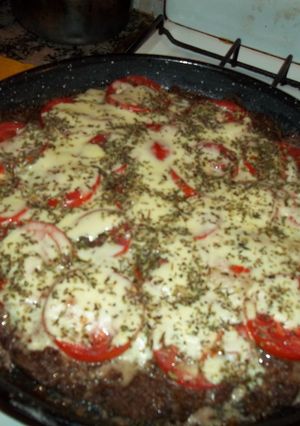 Una foto de Pizza de carne