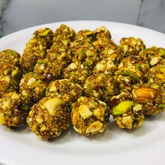 A picture of Dry fruits energy balls.